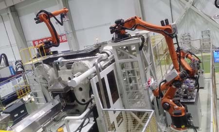 全景天窗塑料框架自動化嵌件注塑系統開發成功
