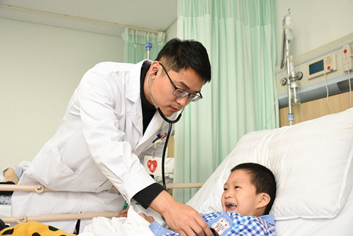 奮戰12個小時 手術解除九齡童的“心頭大患”
